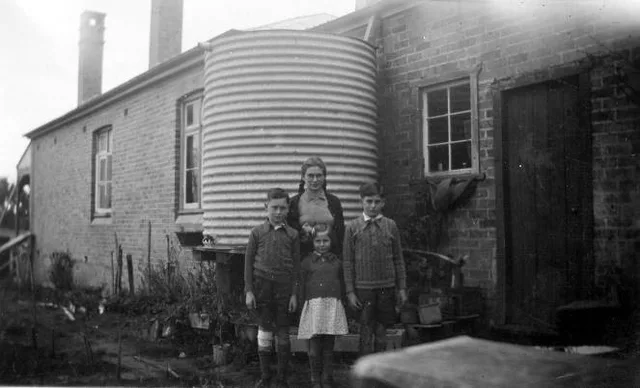Enid, Gordon, Colin and Mavis McFarlane as children in the 1930s
