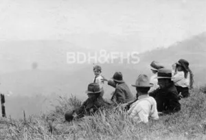 Yates family Christmas picnic at Meryla in 1918.