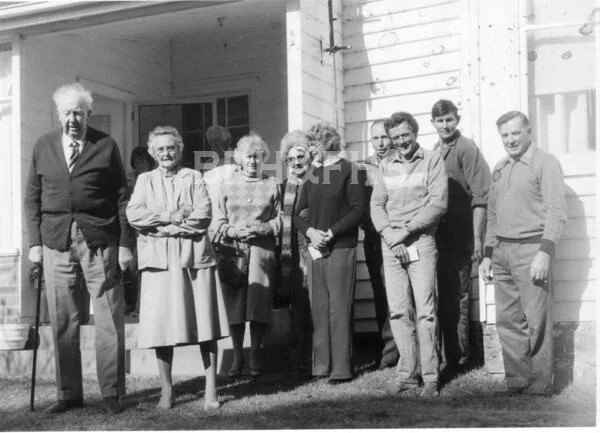 Residents outside East Kangaloon Post Office on its closing day in 1986.