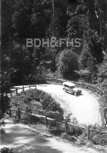 Hairpin bend on Barrengarry Pass from Fitzroy Falls to Kangaroo Valley, around the 1930s.