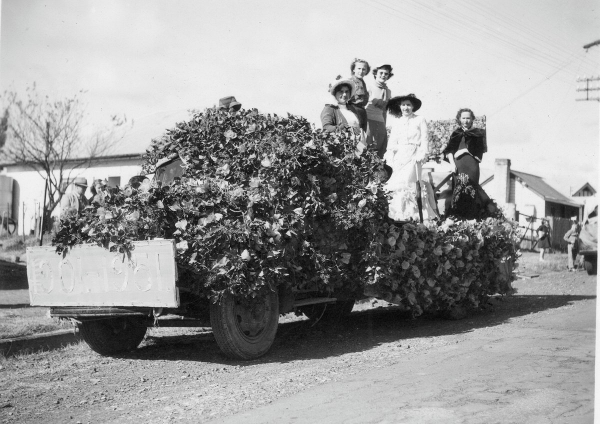 Decorated Commonwealth Jubilee float in Moss Vale, 1951.